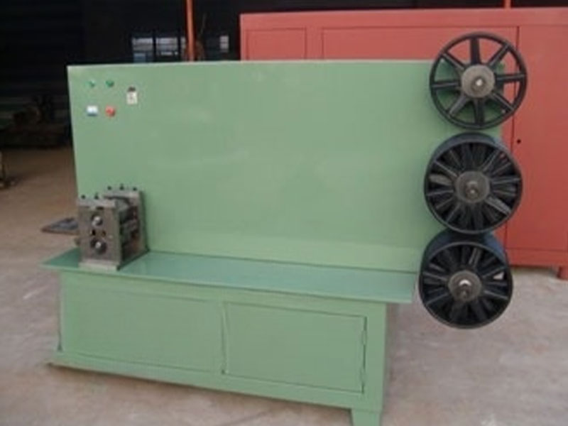 Mașină automată de deschidere și derulare a benzilor